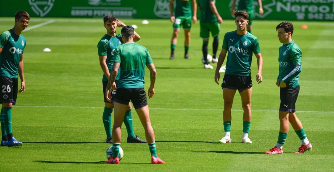 Siverio, Goñi, Camus y Martín Solar en un rondo de calentamiento durante la previa de un partido Siverio, Goñi, Camus y Martín Solar en un rondo de calentamiento durante la previa de un partido