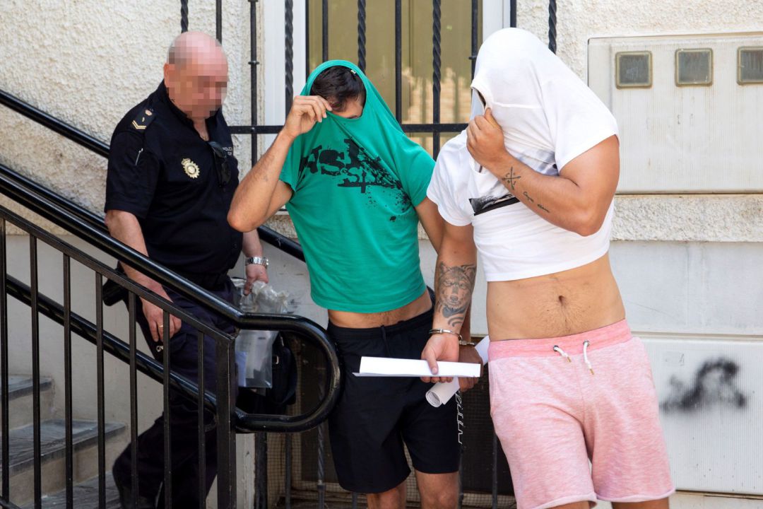 A prisión los dos jóvenes acusados de violar a una chica en Málaga A prisión los dos jóvenes acusados de violar a una chica en Málaga