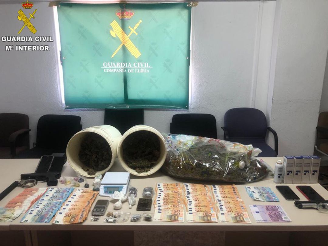 Desarticulado en Riba-roja un grupo que distribuía marihuana sintética entre menores Desarticulado en Riba-roja un grupo que distribuía marihuana sintética entre menores