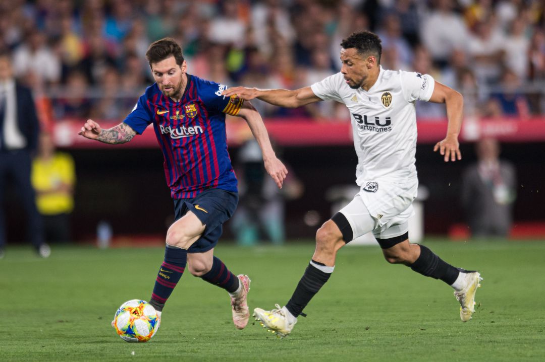 Coquelin persigue a Messi durante la final de Copa disputada el pasado 25 de mayo de 2019. Coquelin persigue a Messi durante la final de Copa disputada el pasado 25 de mayo de 2019.