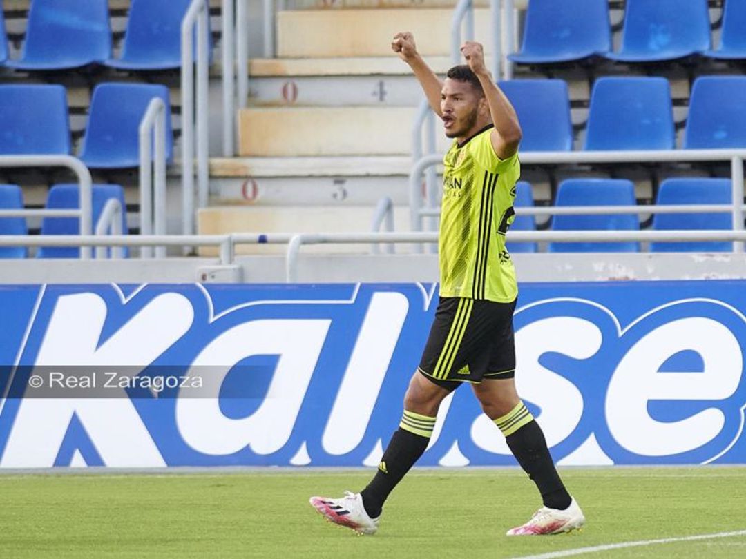 Luis Suárez celebra su último gol con la camiseta del Real Zaragoza Luis Suárez celebra su último gol con la camiseta del Real Zaragoza