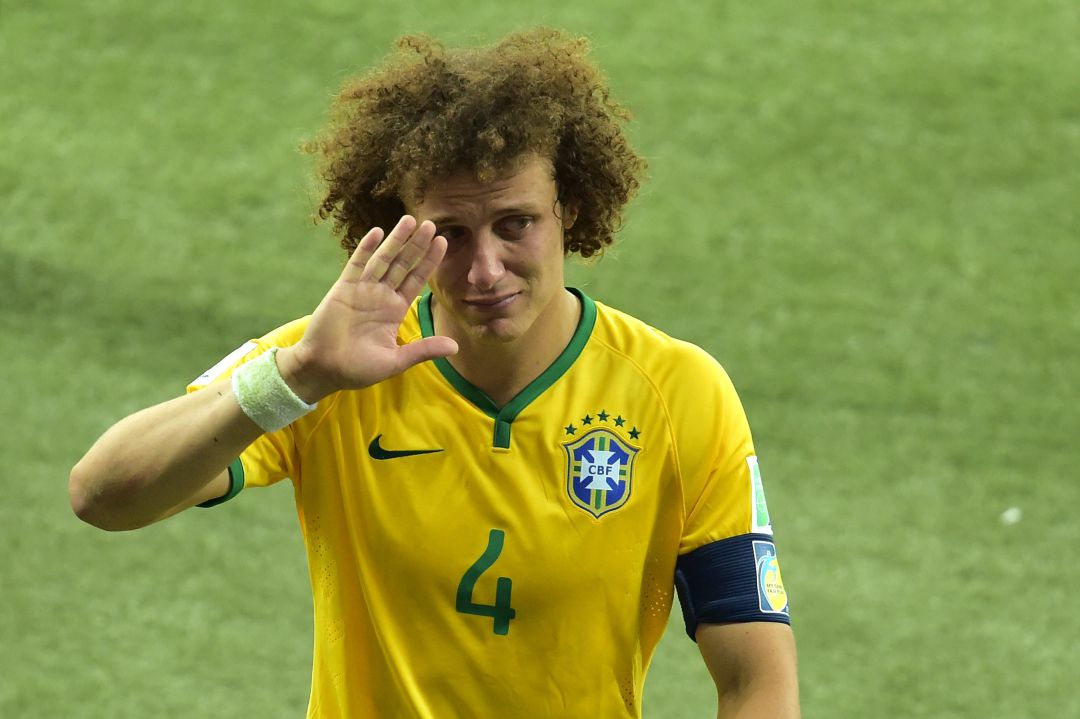 David Luiz sale del estadio después de perder las semifinales ante Alemania David Luiz sale del estadio después de perder las semifinales ante Alemania