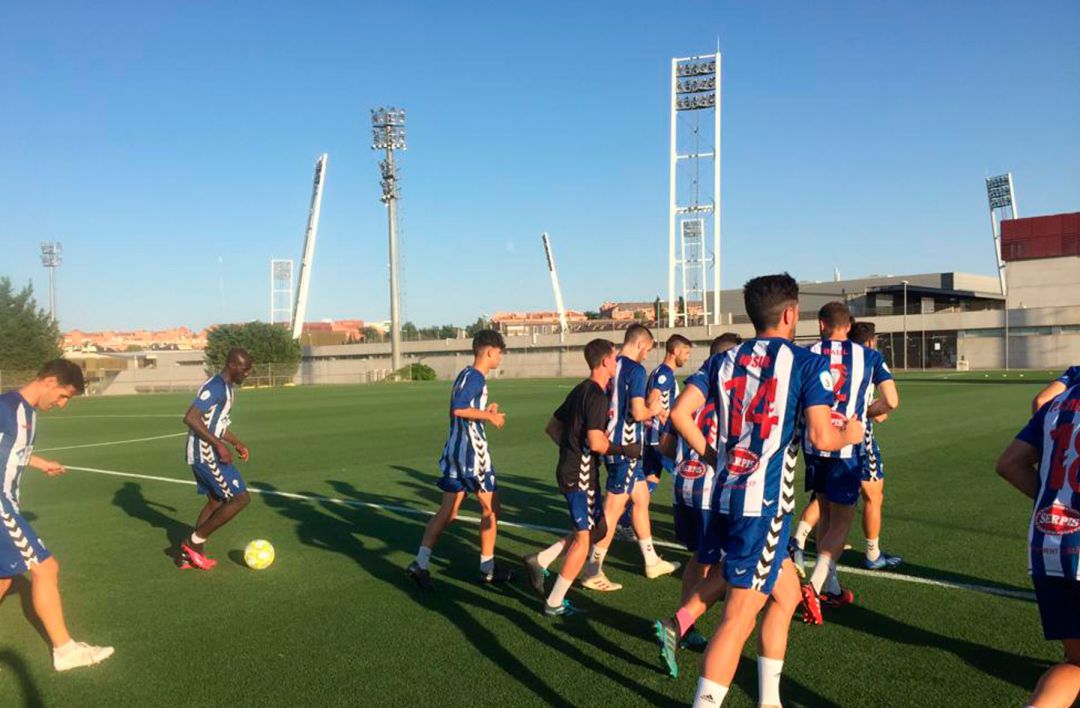 Los jugadores del Alcoyano entrenando en Las Rozas Los jugadores del Alcoyano entrenando en Las Rozas