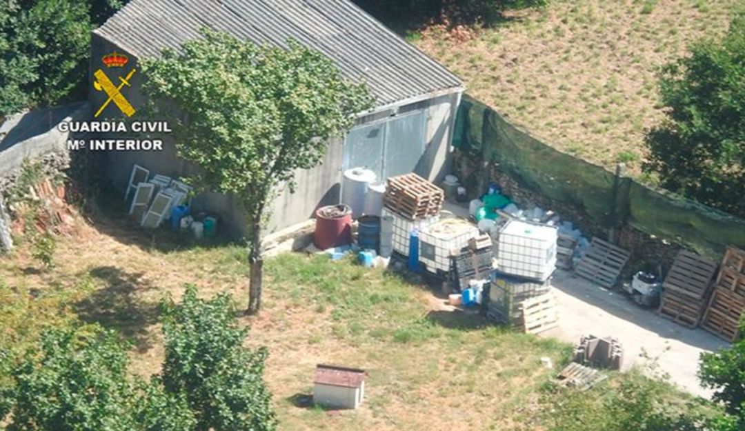 Vista aérea de la nave donde se encontraba el laboratorio clandestino de falso gel hidroalcohólico. Vista aérea de la nave donde se encontraba el laboratorio clandestino de falso gel hidroalcohólico.
