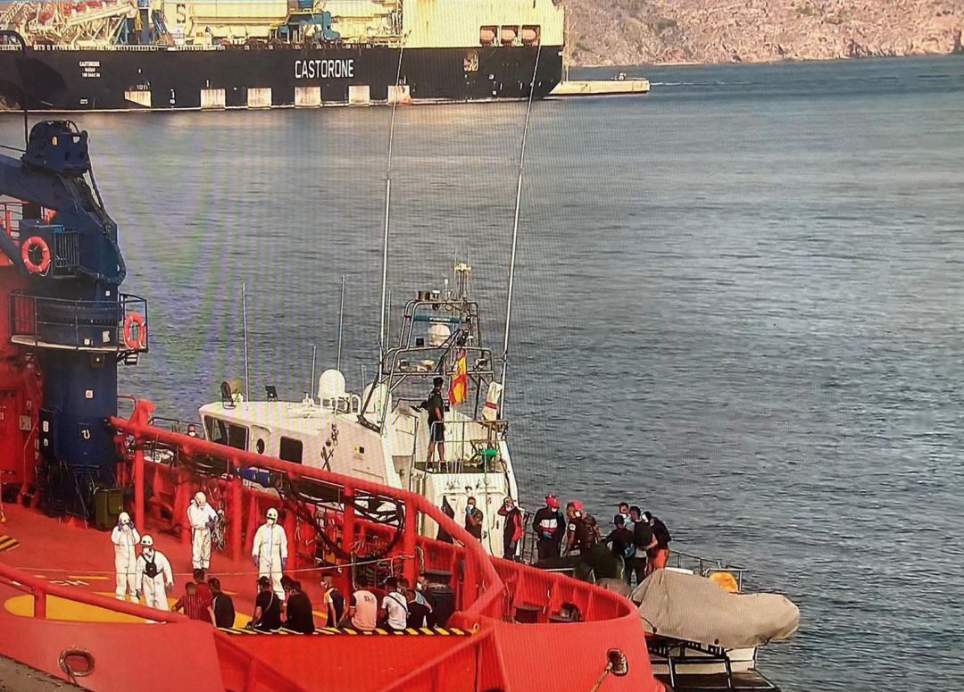 Tres pateras con 26 inmigrantes, dos de ellos menores, llegan a las costas de la región en las últimas horas Tres pateras con 26 inmigrantes, dos de ellos menores, llegan a las costas de la región en las últimas horas