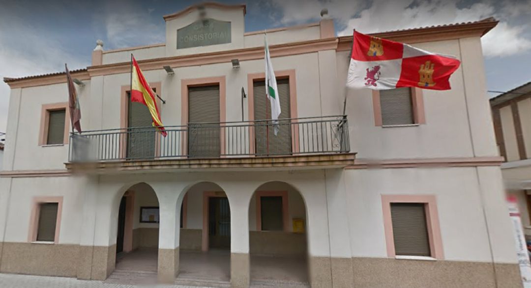 Fachada del Ayuntamiento de Villaverde de Íscar Fachada del Ayuntamiento de Villaverde de Íscar