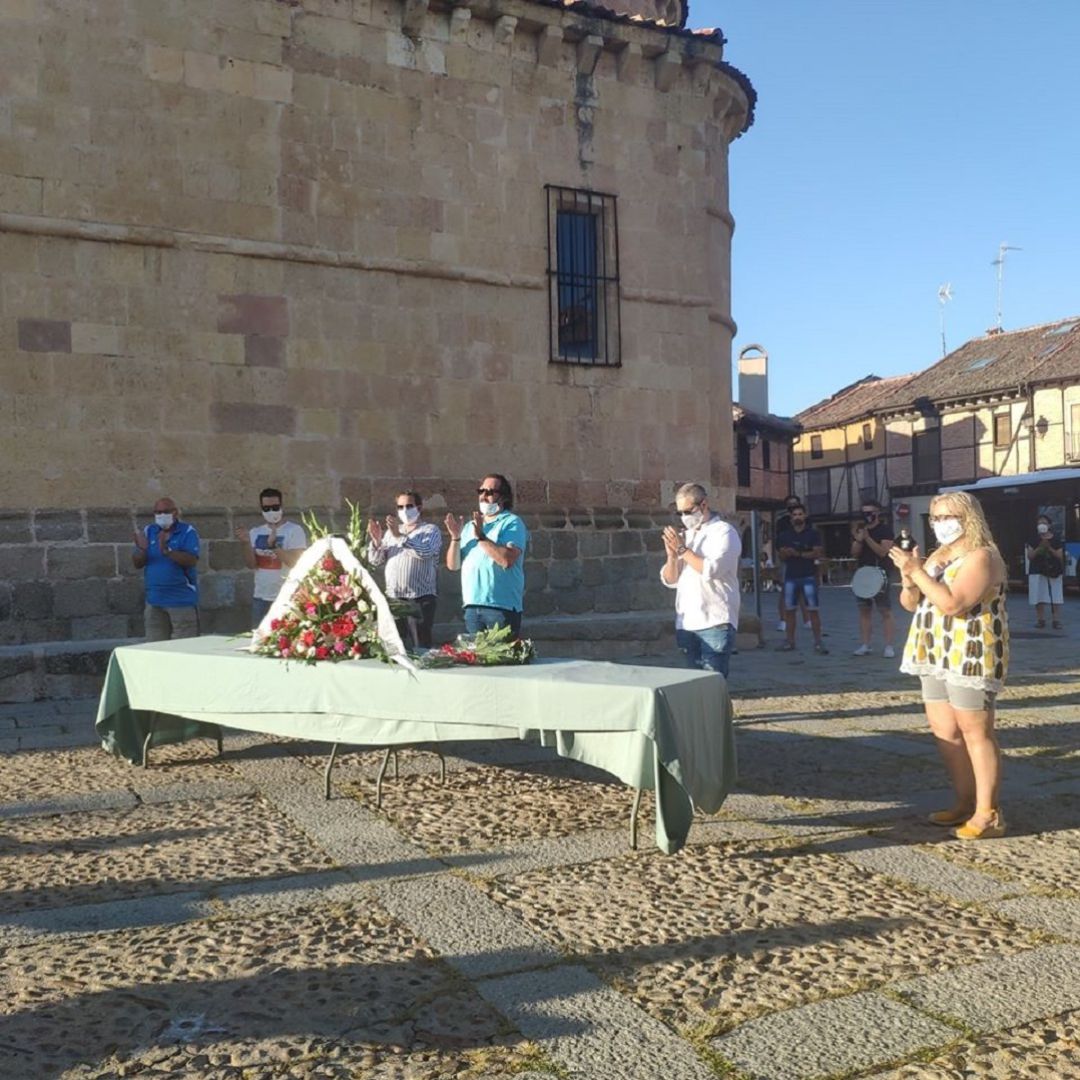 Emotivo homenaje del barrio de San Lorenzo a los fallecidos durante estos últimos meses Emotivo homenaje del barrio de San Lorenzo a los fallecidos durante estos últimos meses