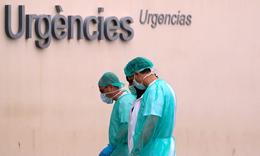 Sanitarios durante la pandemia de coronavirus. Sanitarios durante la pandemia de coronavirus.