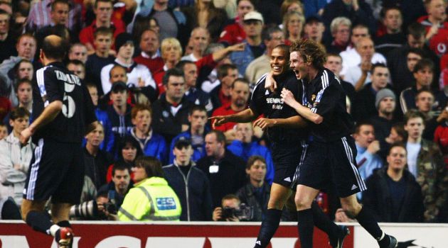 McManaman y Ronaldo celebran un gol en Old Trafford McManaman y Ronaldo celebran un gol en Old Trafford
