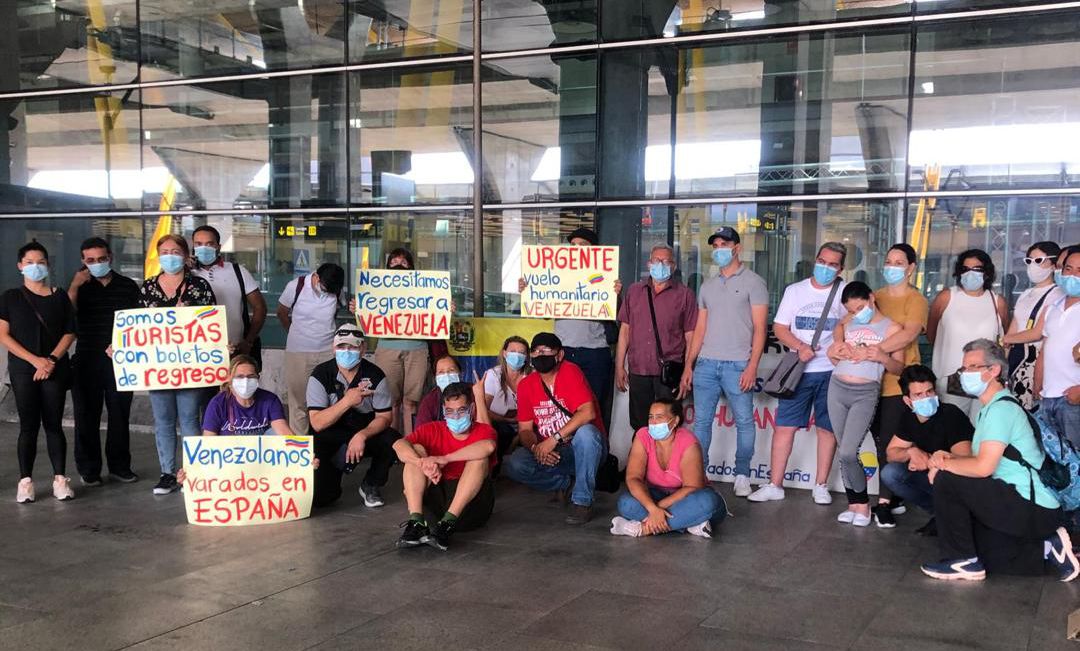 El campamento en la Terminal 4 de Barajas de la Plataforma Venezolanos Varados en España. El campamento en la Terminal 4 de Barajas de la Plataforma Venezolanos Varados en España.