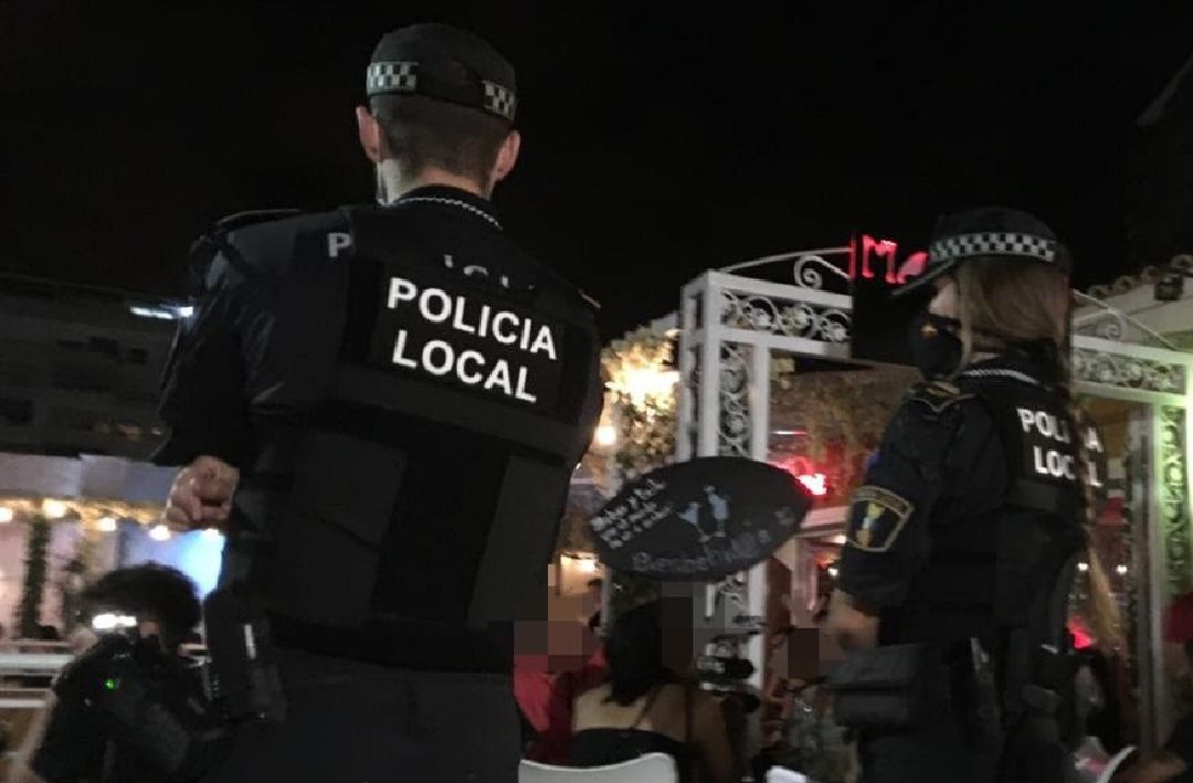 Agentes de la Policía Local controlando las zonas de ocio de la ciudad Agentes de la Policía Local controlando las zonas de ocio de la ciudad