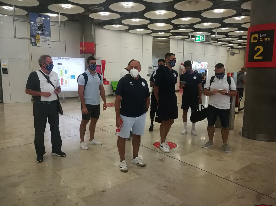 El conjunto tinerfeño con su presidente a la cabeza vuelve a isla este domingo El conjunto tinerfeño con su presidente a la cabeza vuelve a isla este domingo