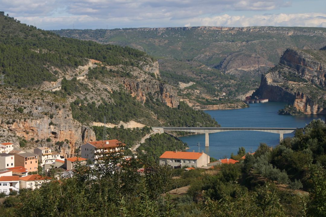 Cortés de Pallás se ubica en la comarca del valle de Ayora Cortés de Pallás se ubica en la comarca del valle de Ayora
