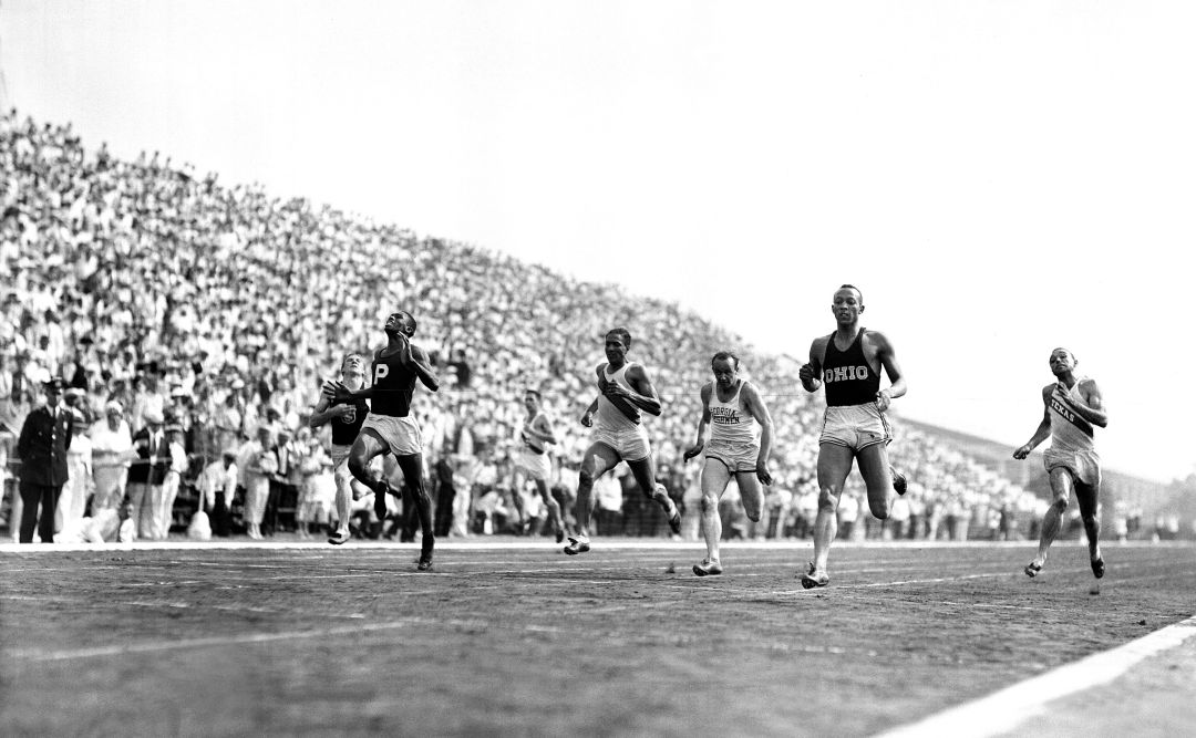 La victoria de Jesse Owens en los Juegos Olímpicos de Berlín La victoria de Jesse Owens en los Juegos Olímpicos de Berlín