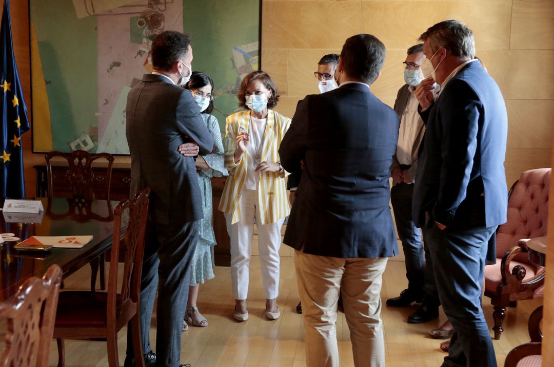 Reunión de Carmen Calvo y Edmundo Bal para abordar los rebrotes y las medidas de la reconstrucción
Reunión de Carmen Calvo y Edmundo Bal para abordar los rebrotes y las medidas de la reconstrucción
