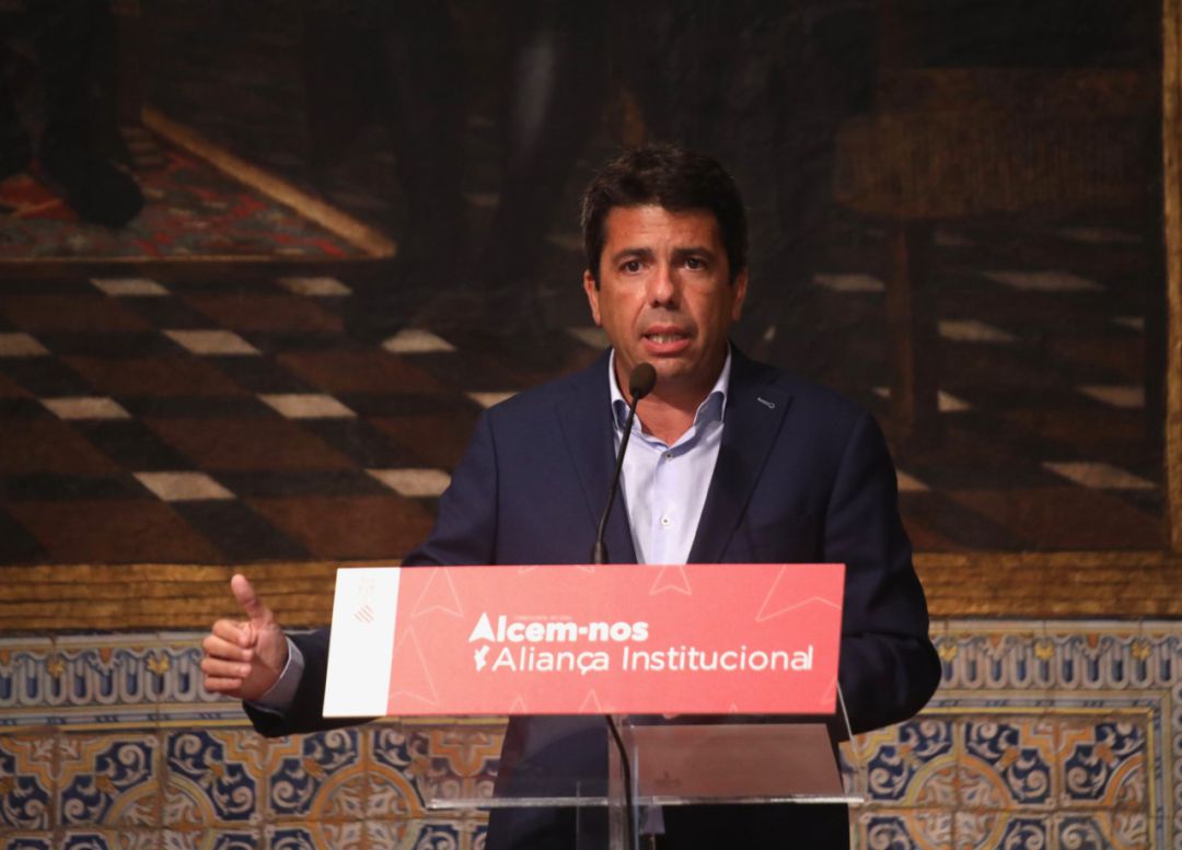 El presidente de la Diputación, Carlos Mazón, durante su intervención en la Mesa "Alcem-nos" celebrada hoy en el Palau de la Generalitat. El presidente de la Diputación, Carlos Mazón, durante su intervención en la Mesa "Alcem-nos" celebrada hoy en el Palau de la Generalitat.