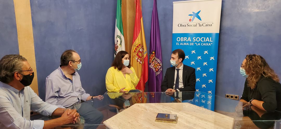 Reunión de representantes del Ayuntamiento de Jaén, la Agrupación de Cofradías y Obra Social 'La Caixa'. Reunión de representantes del Ayuntamiento de Jaén, la Agrupación de Cofradías y Obra Social 'La Caixa'.