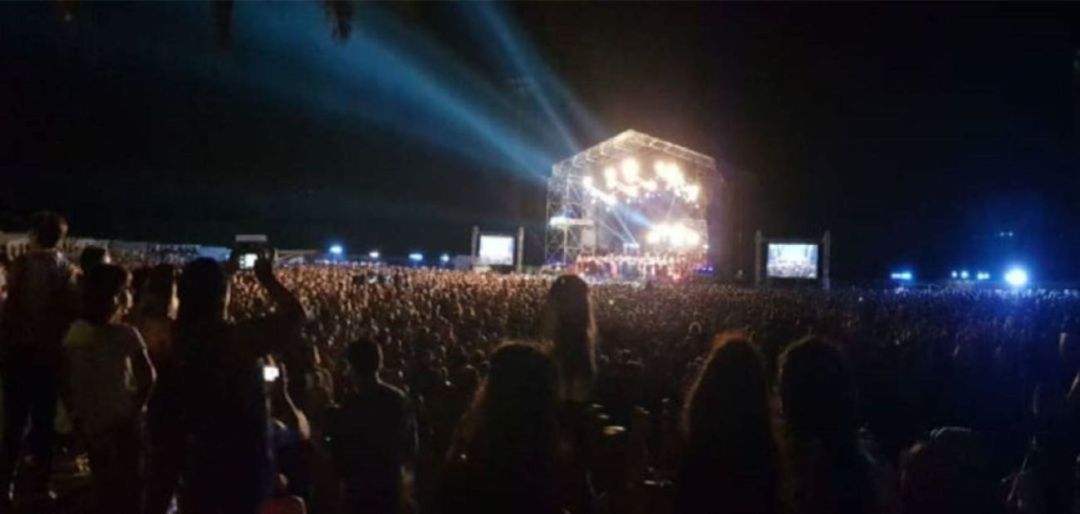La zona esportiva de Los Nogales acollia fa un any el concert més multitudinari de la història de Menorca amb gairebé 10.000 persones. La zona esportiva de Los Nogales acollia fa un any el concert més multitudinari de la història de Menorca amb gairebé 10.000 persones.