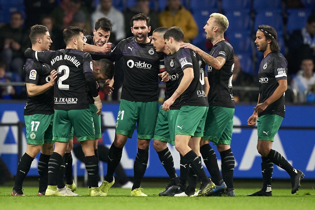 Los jugadores del Racing celebran un gol ante el Dépor en Riazor Los jugadores del Racing celebran un gol ante el Dépor en Riazor