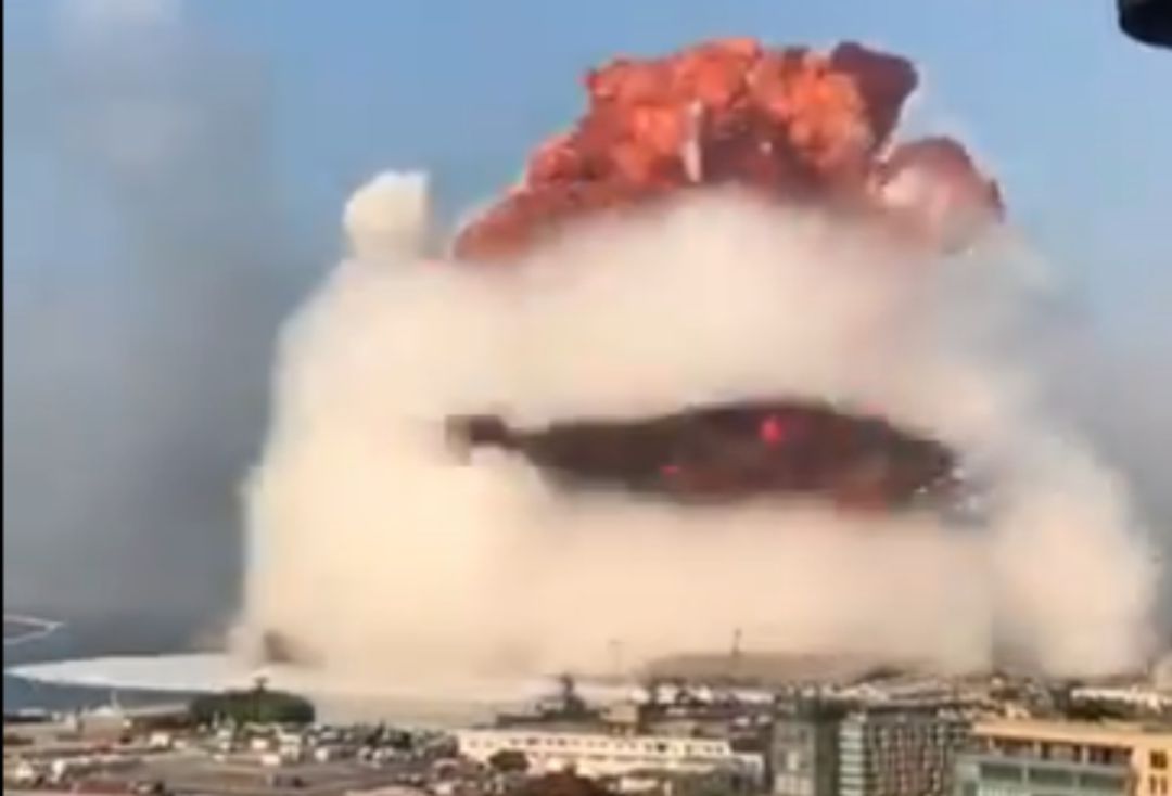 Momento en el que ocurre una gran explosión en Beirut Momento en el que ocurre una gran explosión en Beirut