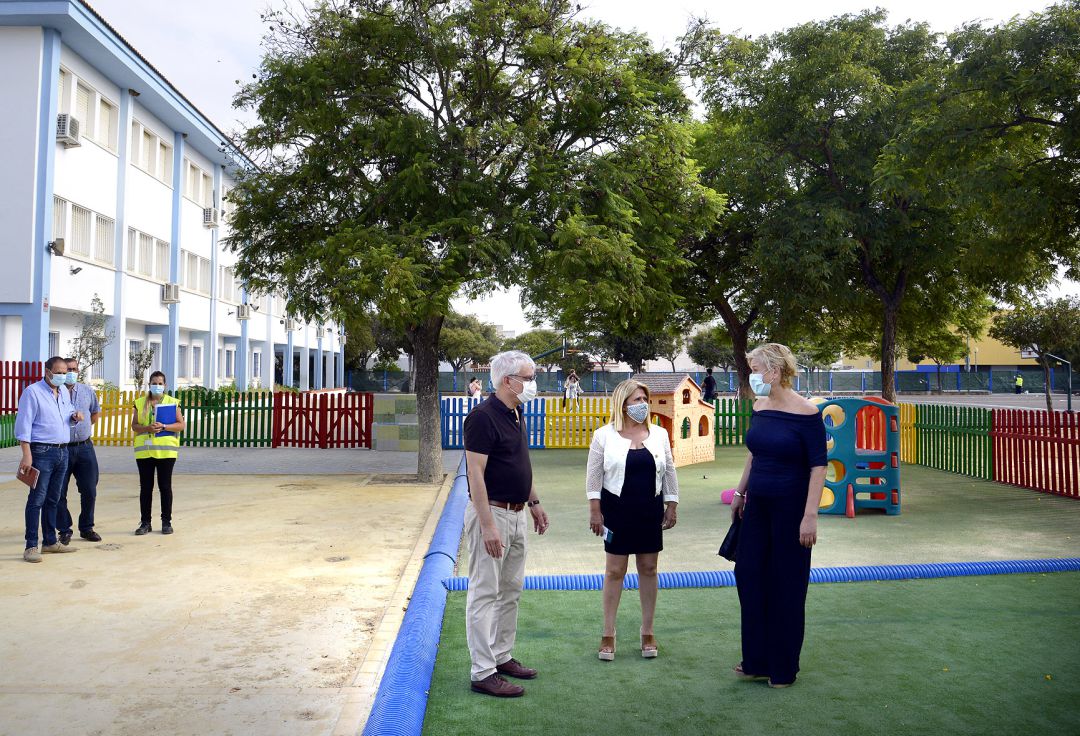 La alcaldesa evalúa las mejoras acometidas en el colegio Ciudad de Jerez La alcaldesa evalúa las mejoras acometidas en el colegio Ciudad de Jerez
