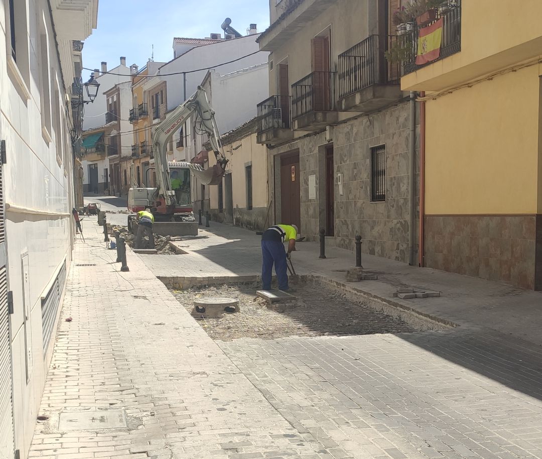 Actuación en el pavimento de la calle Zambrana. Actuación en el pavimento de la calle Zambrana.