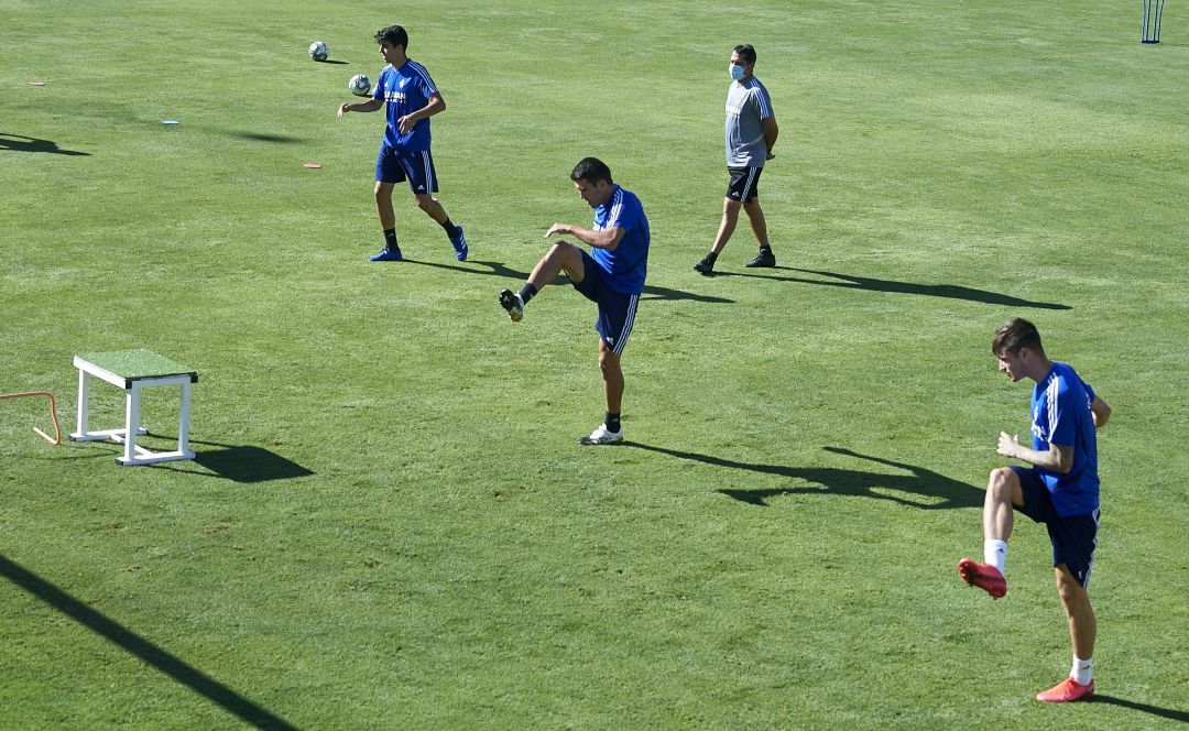 La plantilla del Real Zaragoza sigue entrenándose de manera individualizada La plantilla del Real Zaragoza sigue entrenándose de manera individualizada
