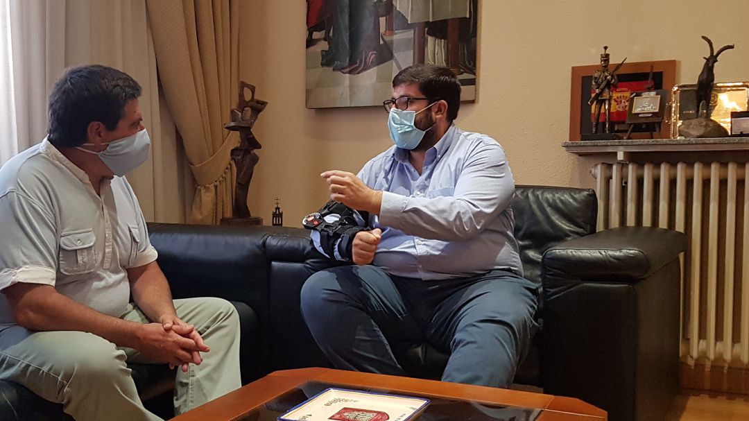 Javier Cerrajero (izquierda) con el alcalde de Ávila Javier Cerrajero (izquierda) con el alcalde de Ávila