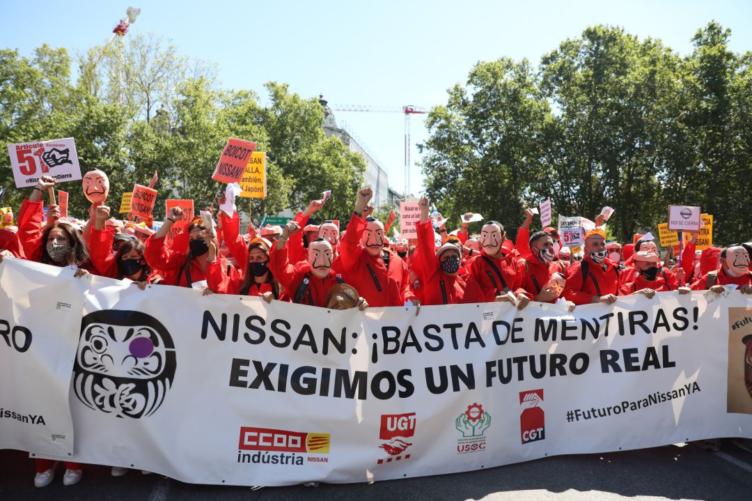 Trabajadores de la planta de Barcelona de Nissan disfrazados de los personajes de la serie 'La Casa de Papel' durante una manifestación para pedir un futuro para las instalaciones de la ciudad condal, en Madrid (España), a 15 de julio de 2020. Trabajadores de la planta de Barcelona de Nissan disfrazados de los personajes de la serie 'La Casa de Papel' durante una manifestación para pedir un futuro para las instalaciones de la ciudad condal, en Madrid (España), a 15 de julio de 2020.