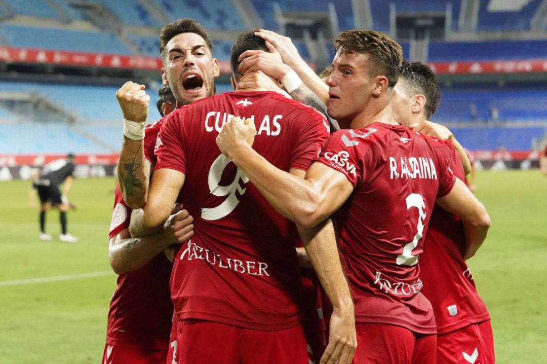 Los jugadores del CD Castellón celebran el tanto del capitán David Cubillas
Los jugadores del CD Castellón celebran el tanto del capitán David Cubillas
