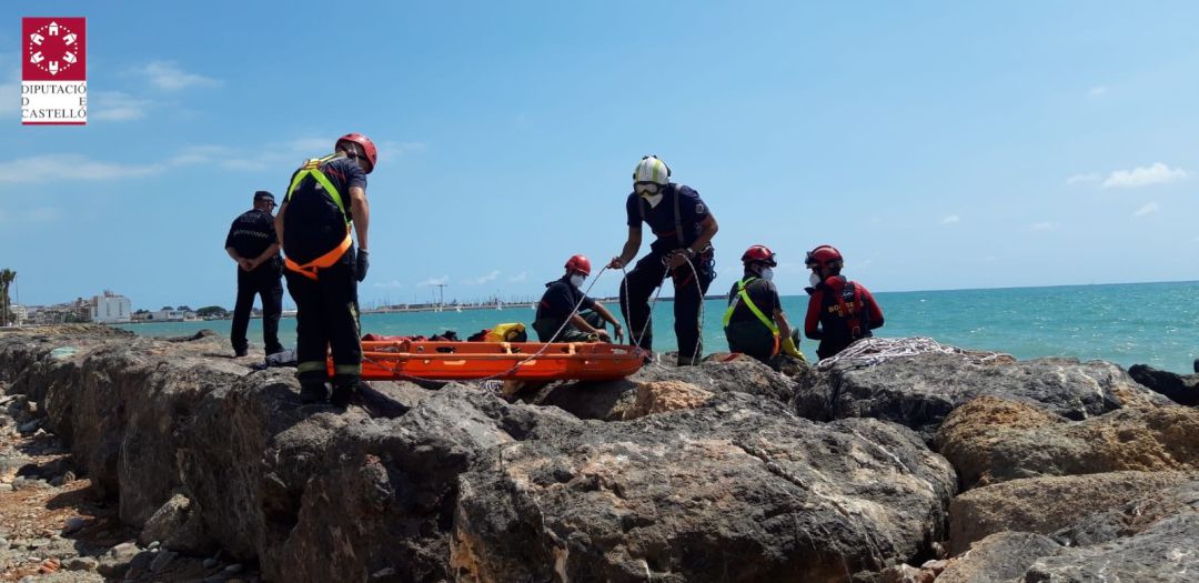 Imágenes del rescate del cuerpo realizado por el Consorcio provincial de Bomberos de Castellón Imágenes del rescate del cuerpo realizado por el Consorcio provincial de Bomberos de Castellón