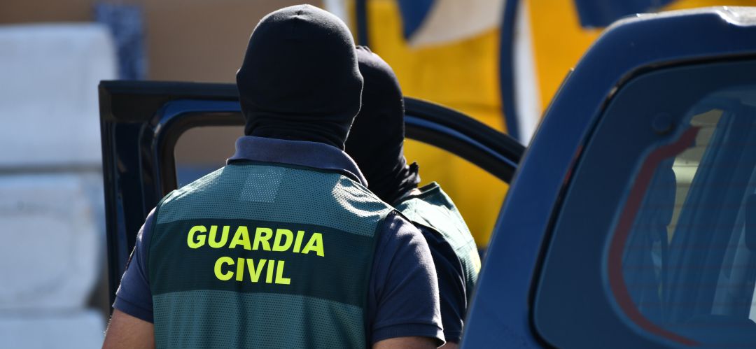 Miembros del cuerpo de la Guardia Civil. Miembros del cuerpo de la Guardia Civil.