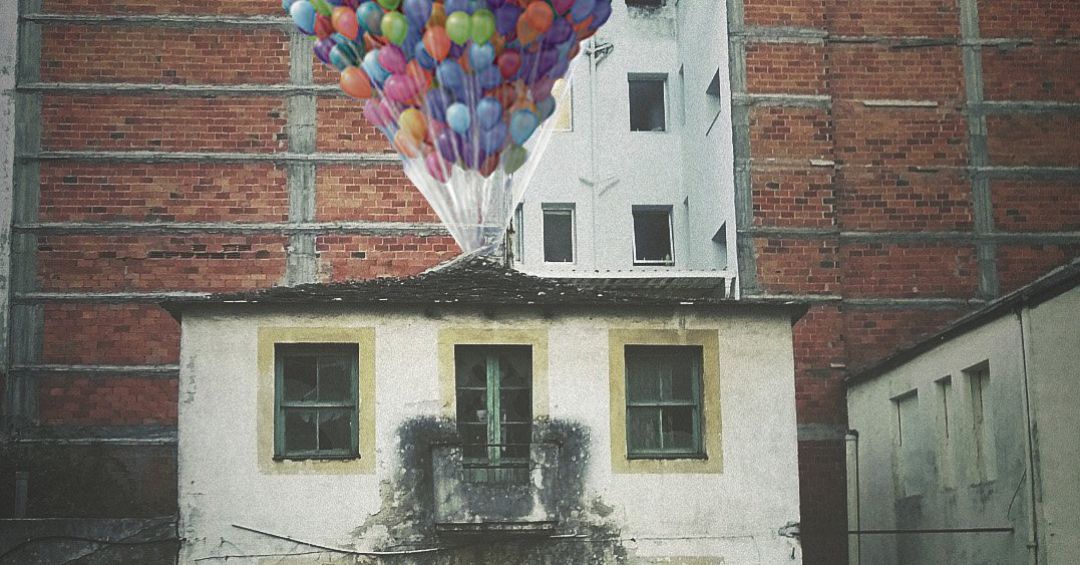 Barea imita el cartel de la película de Disney " Up" Barea imita el cartel de la película de Disney " Up"