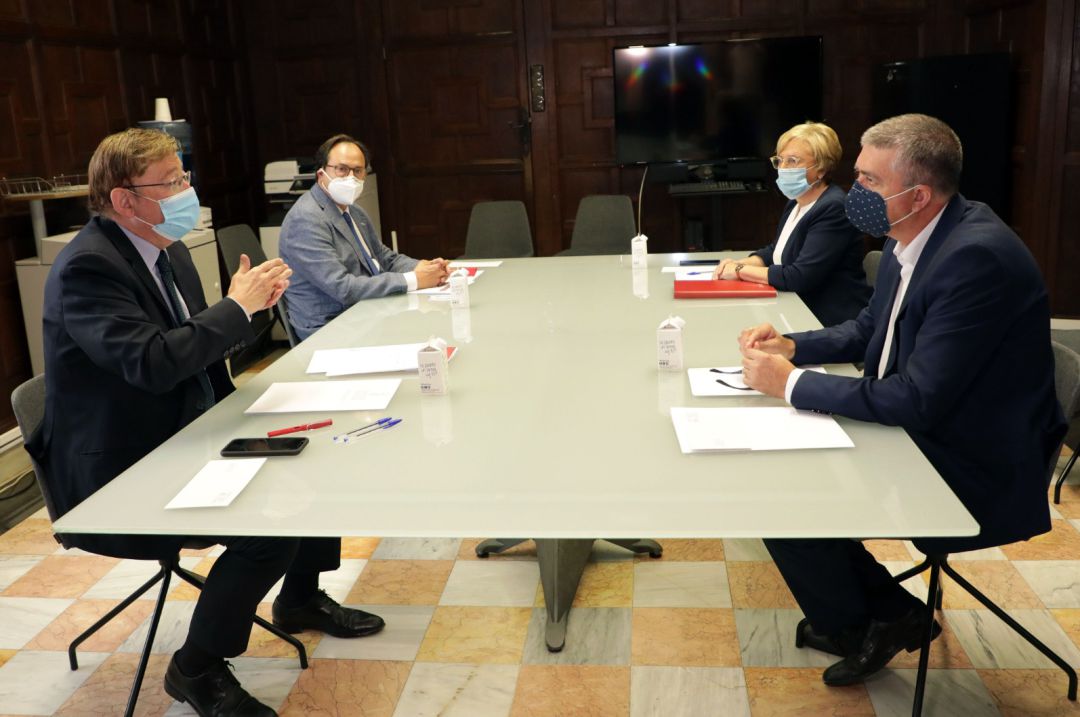 El preisdente de la Generalitat, Ximo Puig, ha mantenido una reunión de trabajo con los consellers de Hacienda, Vicent Soler, Economía Sostenible, Rafael Climent, y Sanidad Universal, Ana Barceló El preisdente de la Generalitat, Ximo Puig, ha mantenido una reunión de trabajo con los consellers de Hacienda, Vicent Soler, Economía Sostenible, Rafael Climent, y Sanidad Universal, Ana Barceló