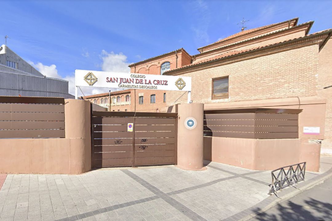 Exterior del Colegio San Juan de la Cruz en Medina del Campo Exterior del Colegio San Juan de la Cruz en Medina del Campo