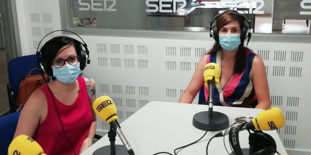 Andrea Portero (izquierda) y Eva Morales, de la Asociación Puertolacta Andrea Portero (izquierda) y Eva Morales, de la Asociación Puertolacta