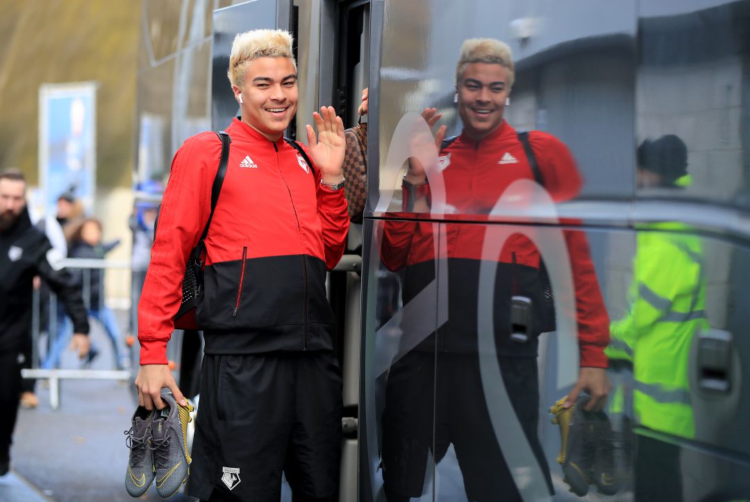 Peñaranda saluda antes de subir al bus del Watford. Peñaranda saluda antes de subir al bus del Watford.