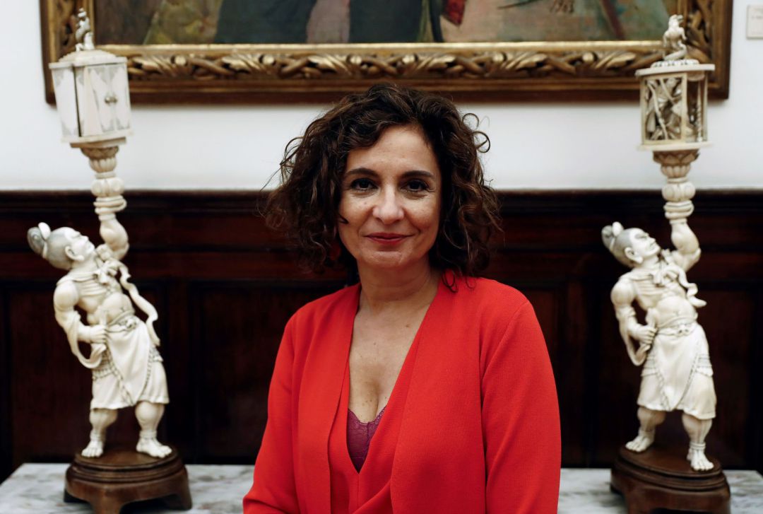 La ministra de Hacienda, María Jesús Montero, durante una entrevista con EFE en la que, entre otras cosas, ha dicho que el Gobierno presentará en septiembre un aumento del techo de gasto para 2021 sin comparación con el de otros ejercicios, ya que estará "alterado" por la incorporación de fondos europeos. La ministra de Hacienda, María Jesús Montero, durante una entrevista con EFE en la que, entre otras cosas, ha dicho que el Gobierno presentará en septiembre un aumento del techo de gasto para 2021 sin comparación con el de otros ejercicios, ya que estará "alterado" por la incorporación de fondos europeos.