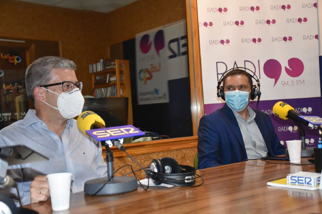 Pedro Javier Tendero y Álvaro Martínez Chana en los estuidos de Radio 90 Pedro Javier Tendero y Álvaro Martínez Chana en los estuidos de Radio 90