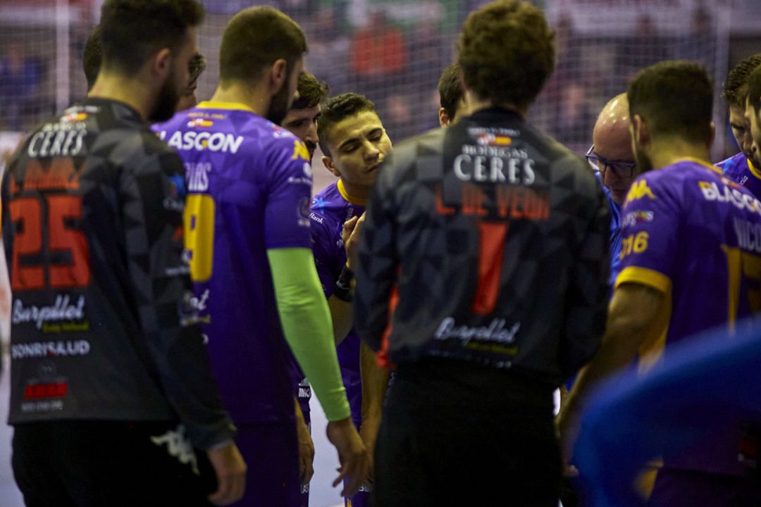 La plantilla del BlasGon y CERES Villa de Aranda durante un encuentro de la pasada temporada en el Príncipe de Asturias. La plantilla del BlasGon y CERES Villa de Aranda durante un encuentro de la pasada temporada en el Príncipe de Asturias.
