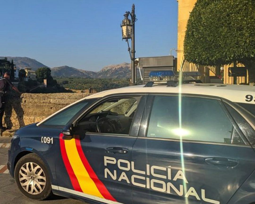 Vehículo policial, en plaza de España Vehículo policial, en plaza de España