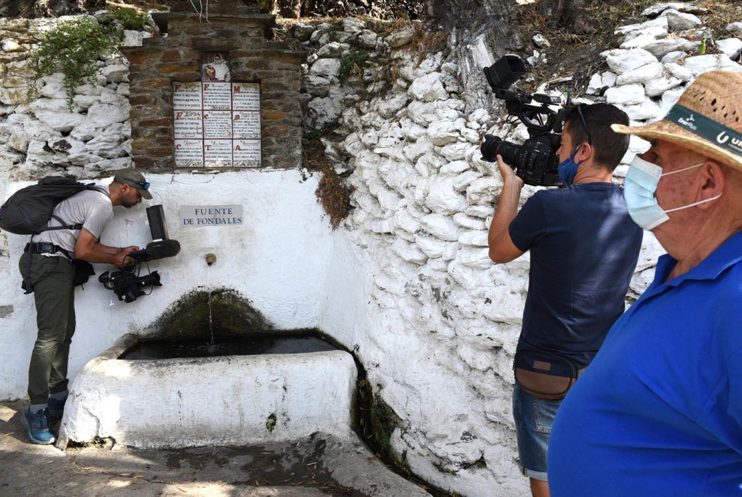 Rodaje de planos para el programa 'Volando voy' en un pueblo de la Alpujarra granadina Rodaje de planos para el programa 'Volando voy' en un pueblo de la Alpujarra granadina