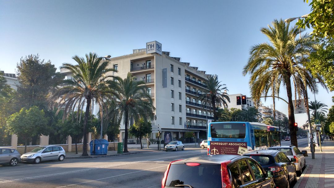 Uno de los hoteles de la avenida Álvaro Domecq de Jerez Uno de los hoteles de la avenida Álvaro Domecq de Jerez