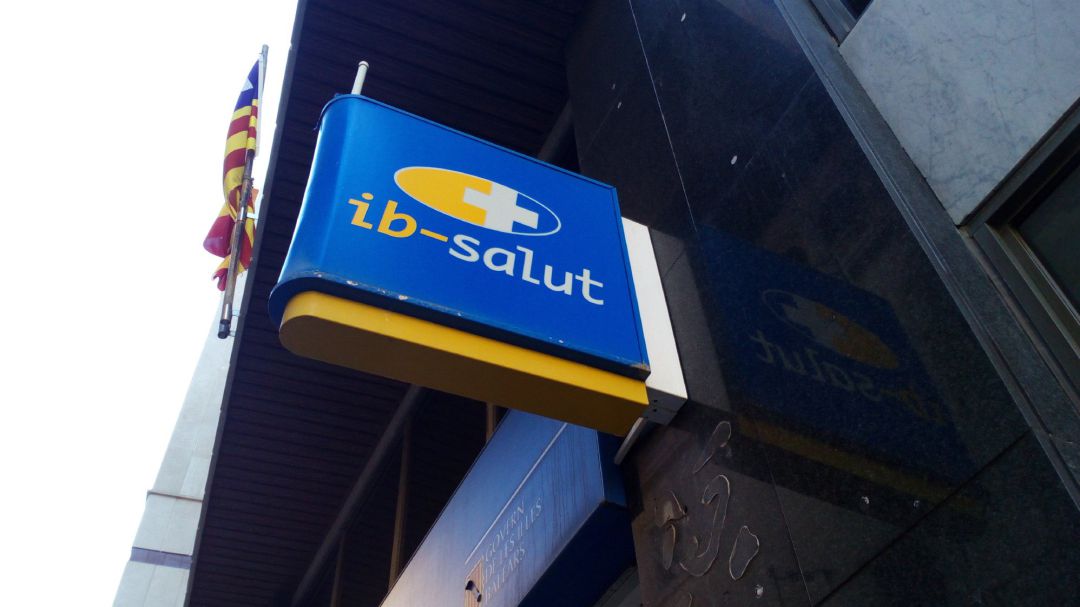 El logo del IbSalut en la oficina de calle Reina Esclaramunda de Palma. El logo del IbSalut en la oficina de calle Reina Esclaramunda de Palma.