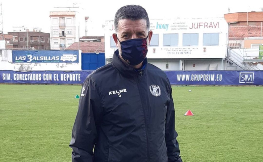 Sandroni durante un entrenamiento con el Yeclano antes del playoff exprés a Segunda División Sandroni durante un entrenamiento con el Yeclano antes del playoff exprés a Segunda División