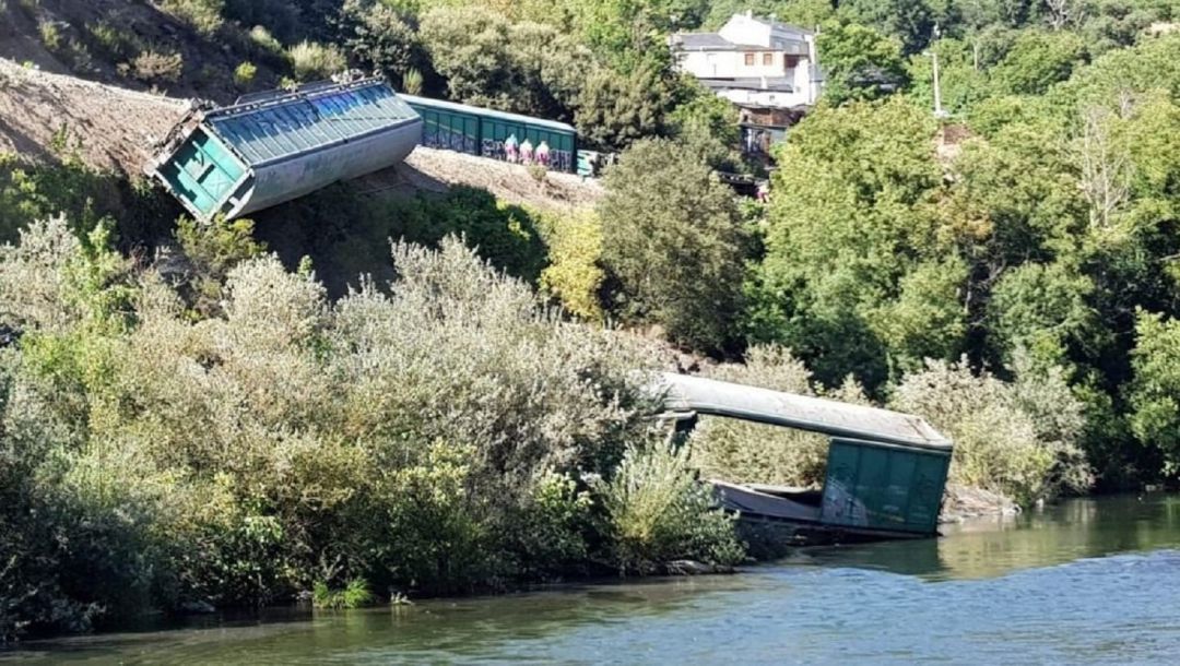 Los vagones, en el Sil Los vagones, en el Sil