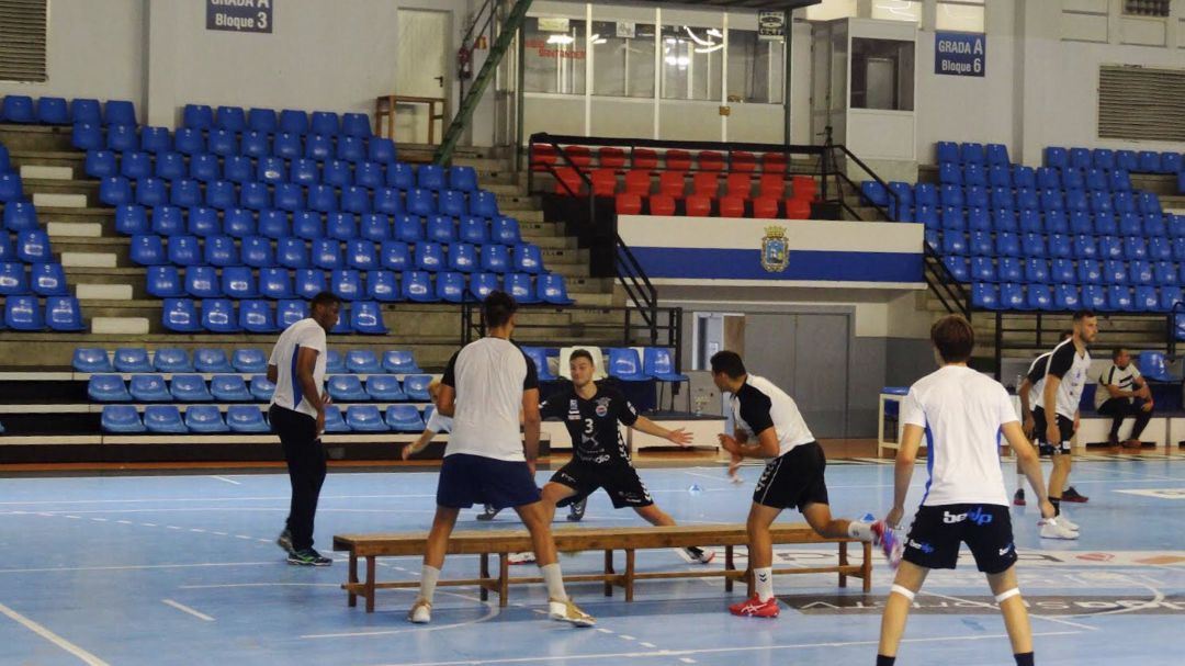 Entrenamiento del Sinfín en el Pabellón de La Albericia Entrenamiento del Sinfín en el Pabellón de La Albericia