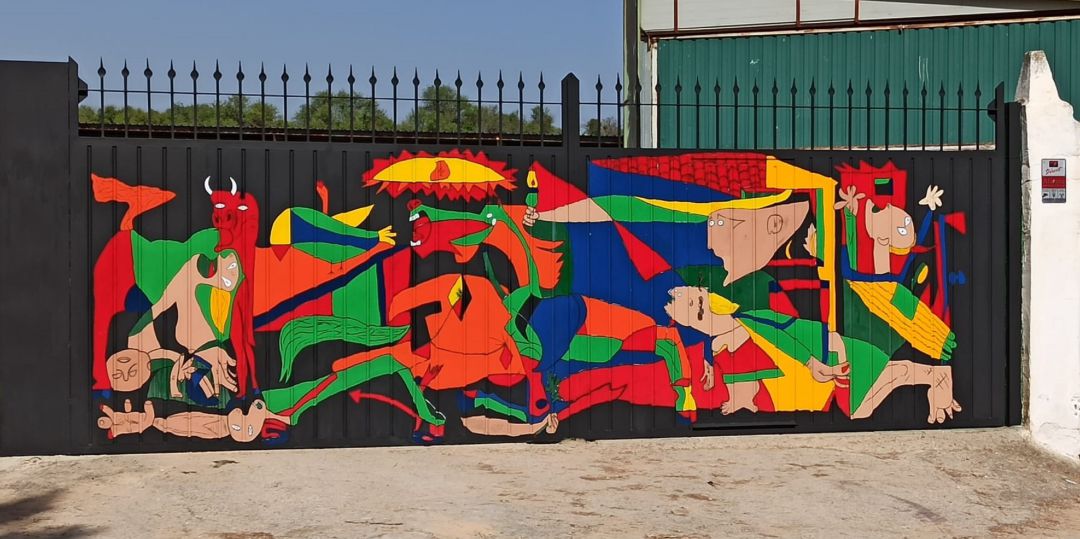 Recreación del Guernica de Picasso en Portalrubio de Guadamejuz (Cuenca), mural pintado por el propio alcalde del pueblo, Antonio Vicente Sierra. Recreación del Guernica de Picasso en Portalrubio de Guadamejuz (Cuenca), mural pintado por el propio alcalde del pueblo, Antonio Vicente Sierra.