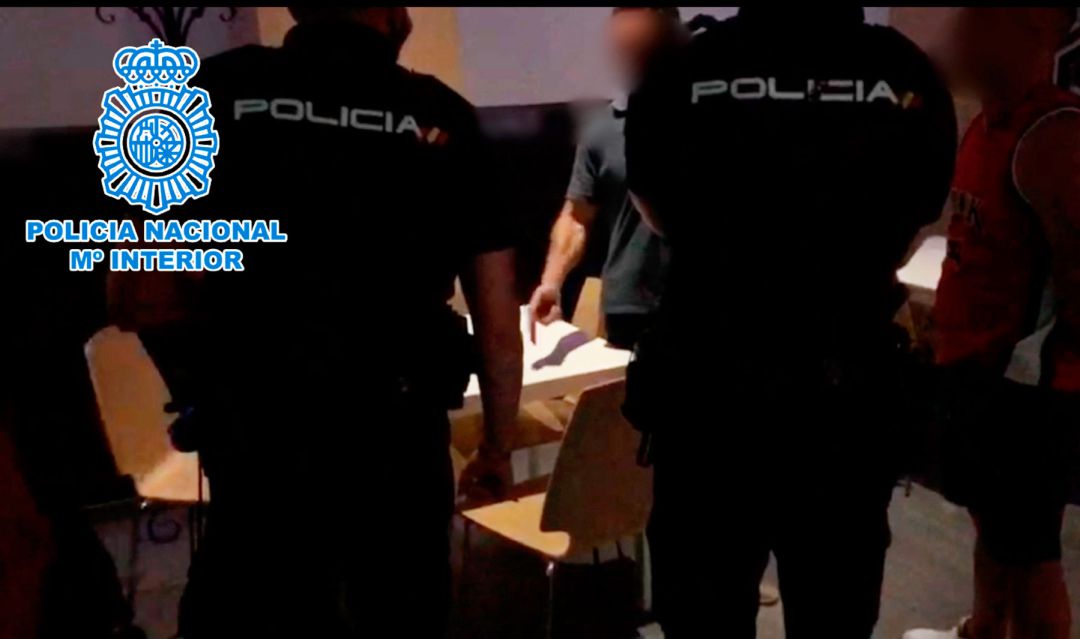 Un instante de las revisiones realizadas a establecimientos de ocio nocturno Un instante de las revisiones realizadas a establecimientos de ocio nocturno