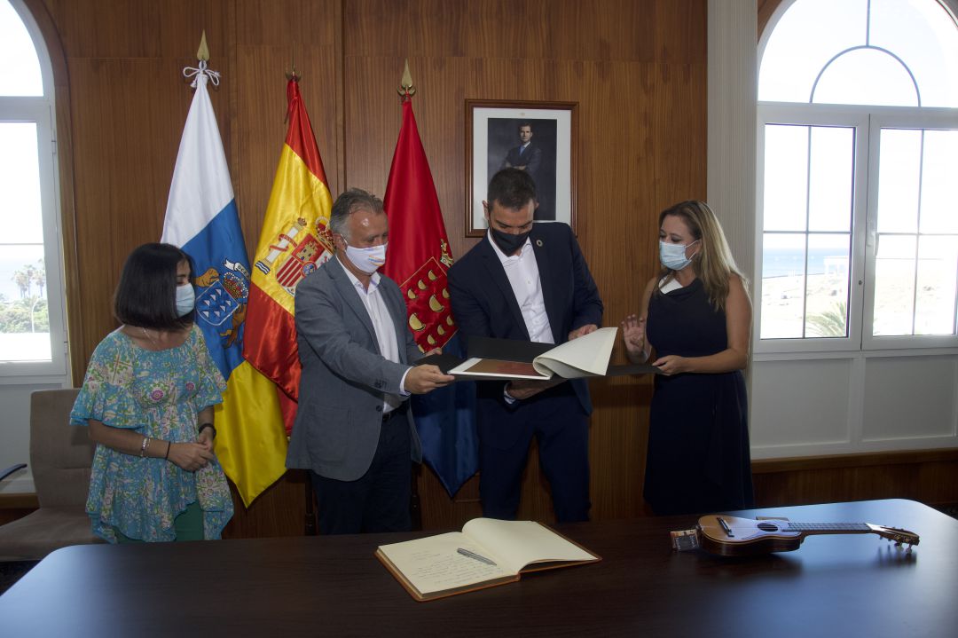 Pedro Sánchez visita el Cabildo de Lanzarote Pedro Sánchez visita el Cabildo de Lanzarote